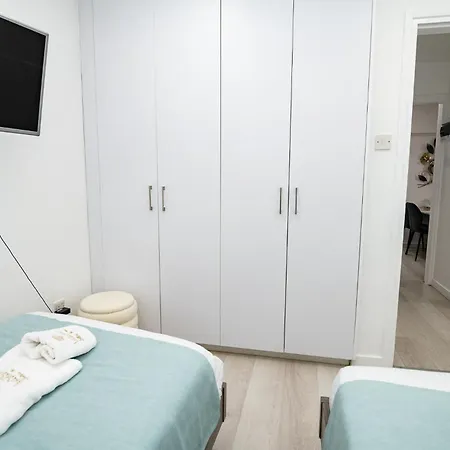Lazuli Sea View Beachfront Ap 21 Lägenhet Larnaca