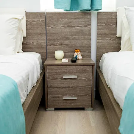 Lazuli Sea View Beachfront Ap 21 * 라르나카