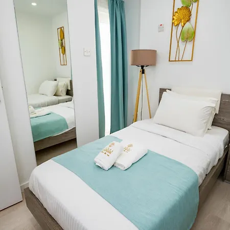Lazuli Sea View Beachfront Ap 21 Lägenhet Larnaca