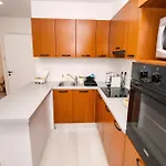Lazuli Sea View Beachfront Ap 21 شقة