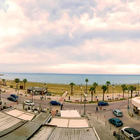 Lazuli Sea View Beachfront Ap 21 * Ларнака