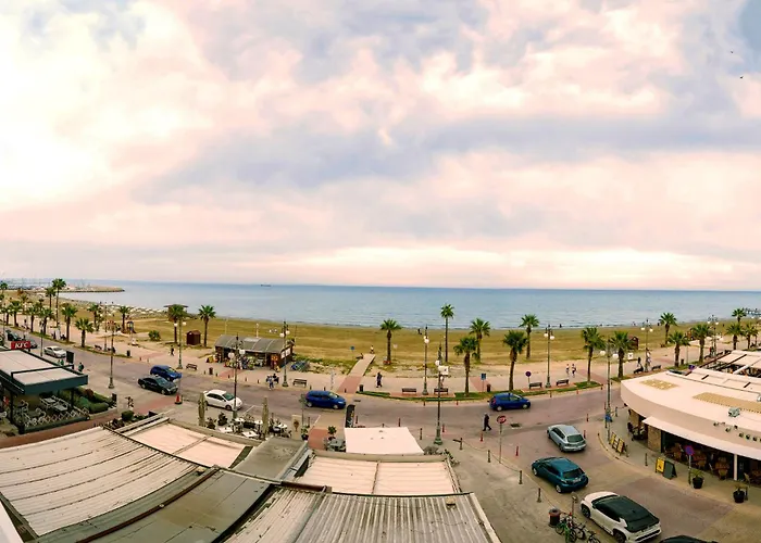 Lazuli Sea View Beachfront Ap 21 * Lárnaca