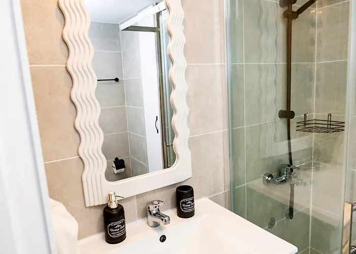 Lazuli Sea View Beachfront Ap 21 Ларнака